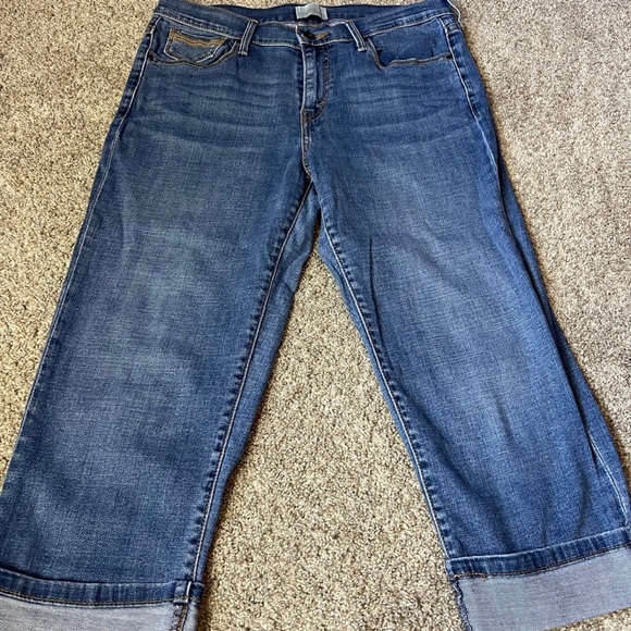 ❤️Women’s Levi’s 515 midrise Capri jeans with stretch size 8 - Picture 2 of 8